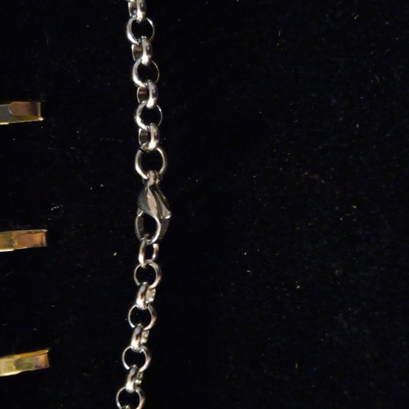 22" silver and copper tone circle link chain with a cross pendant also 2 toned. - Picture 5 of 5